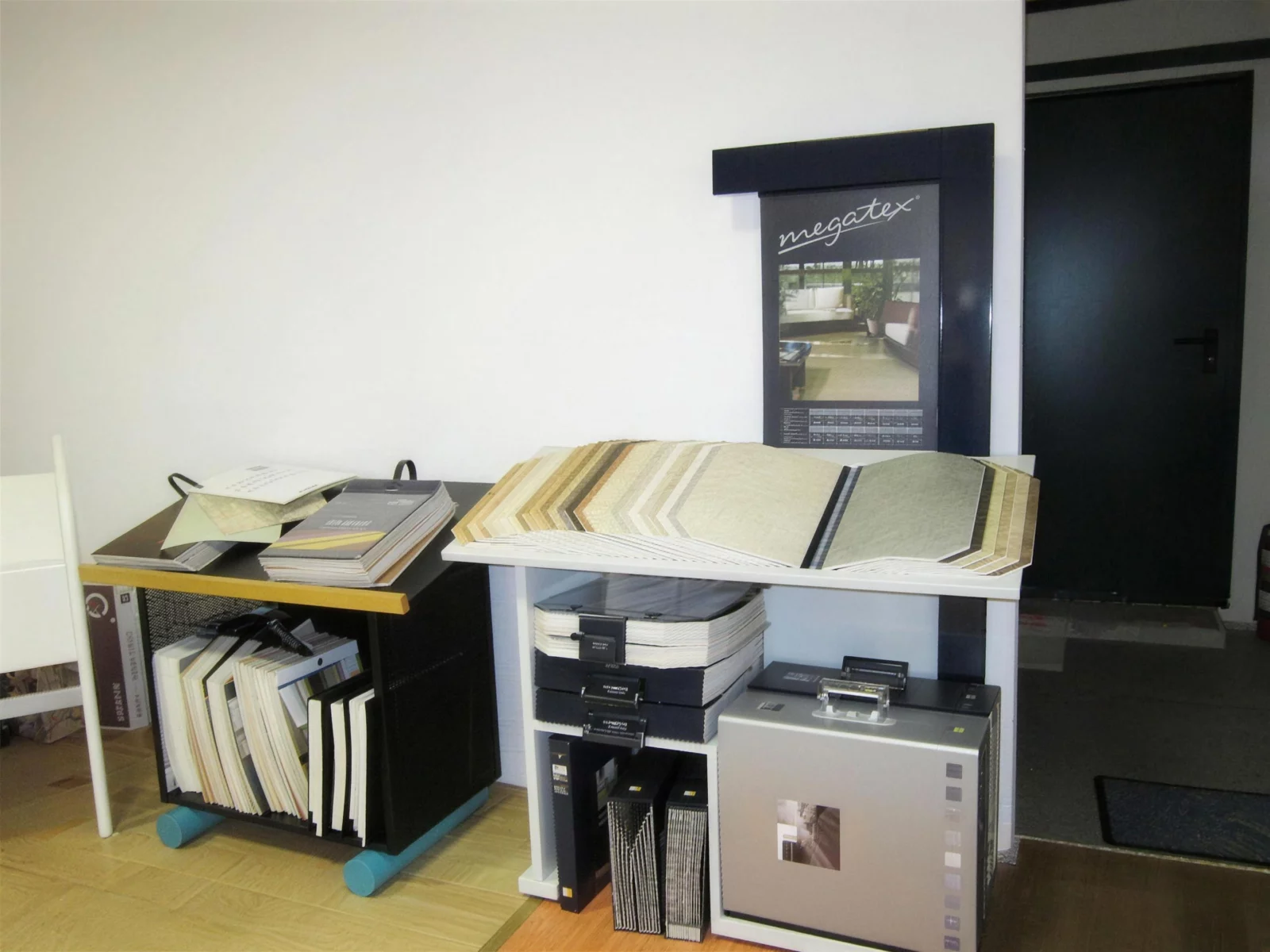 Showroom Eisenstrasse 33 Ruesselsheim: Musterboeden und Kollektionen in der Ausstellung