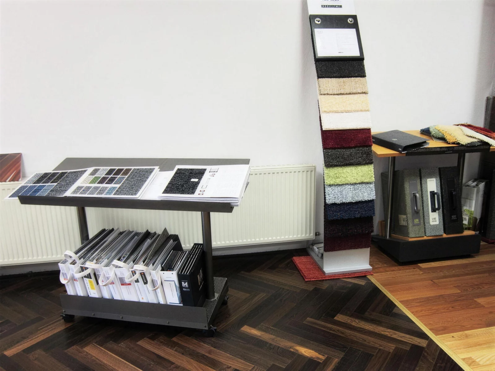 Showroom Eisenstrasse 33 Ruesselsheim: Musterboeden und Kollektionen in der Ausstellung